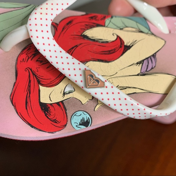 Girl’s Roxy X Disney Little Mermaid Ariel Flip Flop Sandals - Picture 5 of 10